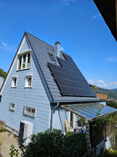 Asbest-Dach und PV-Anlage